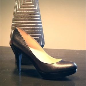 Rounded Toe Heeled Pumps